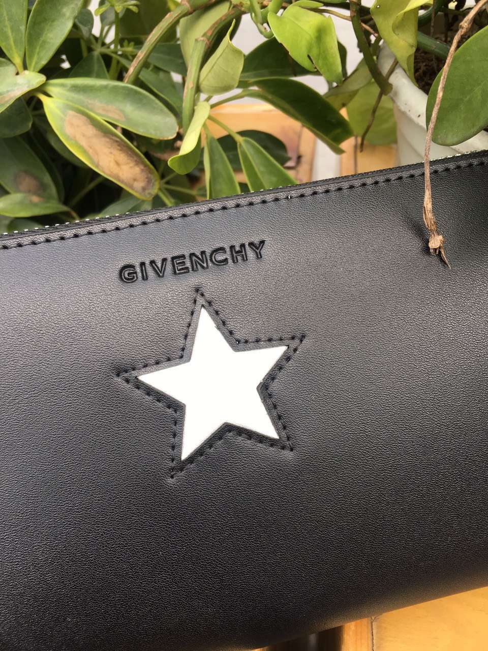 個性的なデザ 人気ブランドGivenchy 実物の写真 N品スーパーコピー代引き対応国内発送後払い安全必ず届く優良サイト